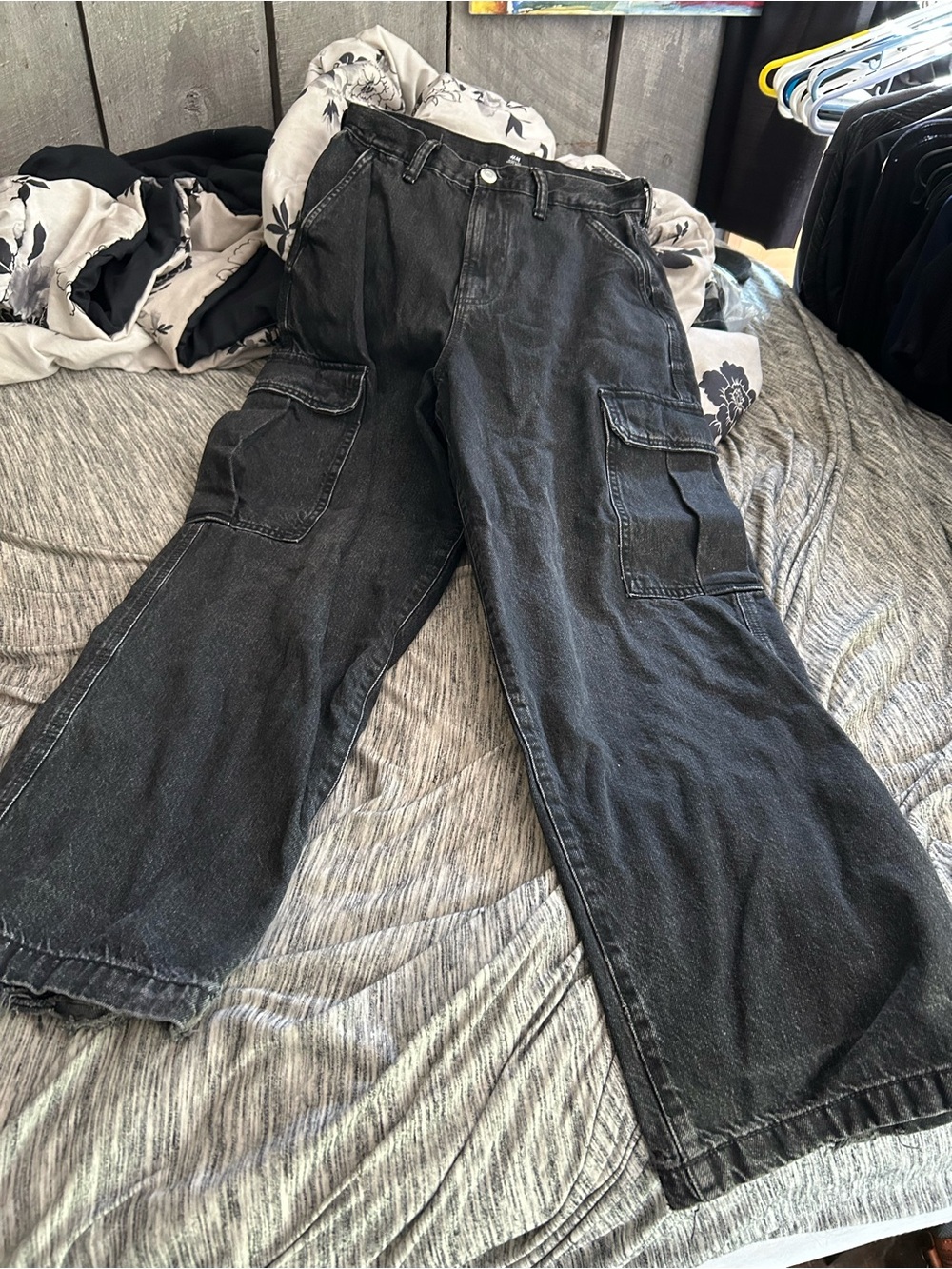 H&M Men's Black Wide-Leg Cargo Jeans